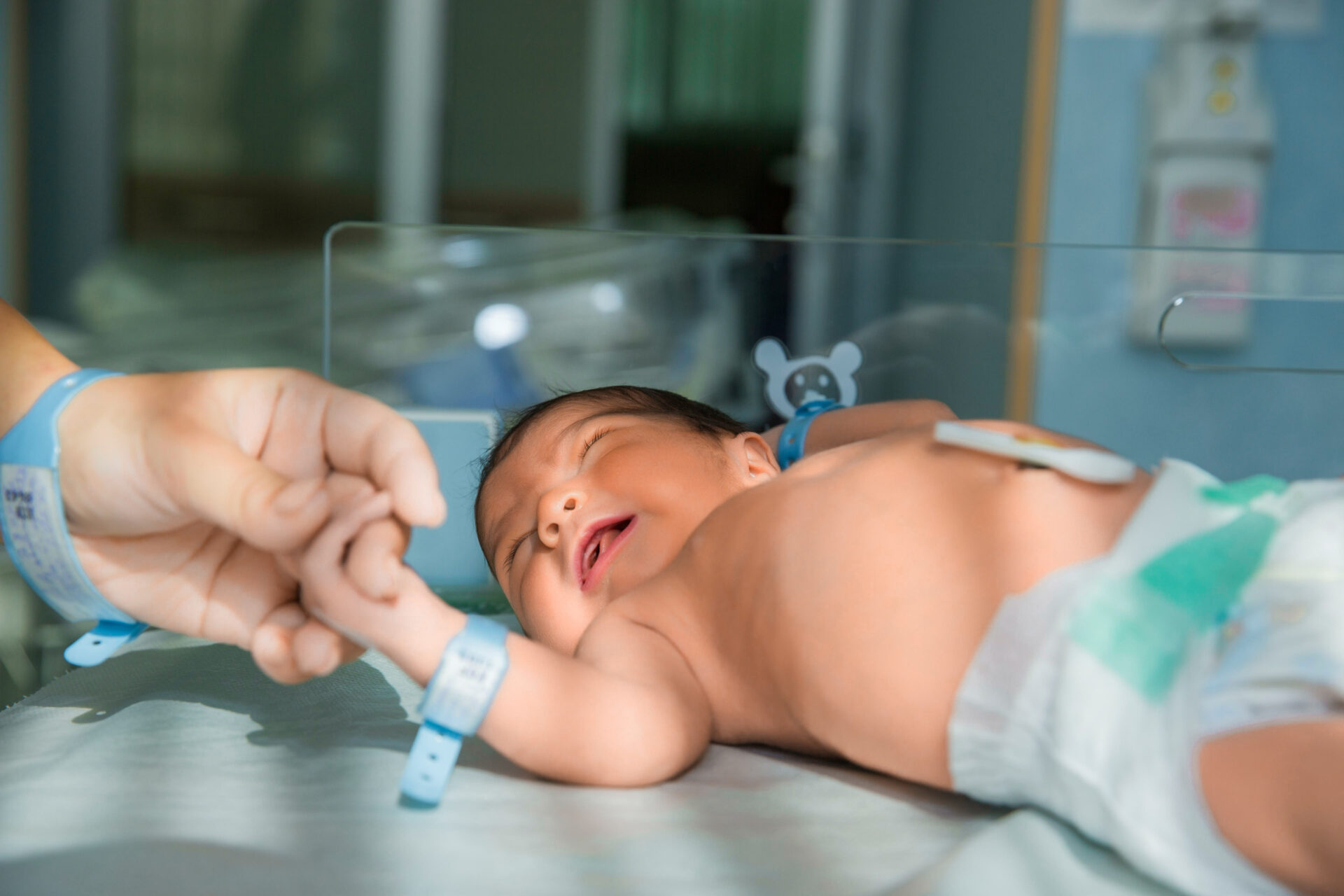 father-holds-hand-newly-born-babe-diapers.jpg