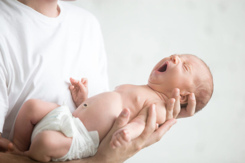 male-hands-holding-screaming-newborn-830x553.jpg